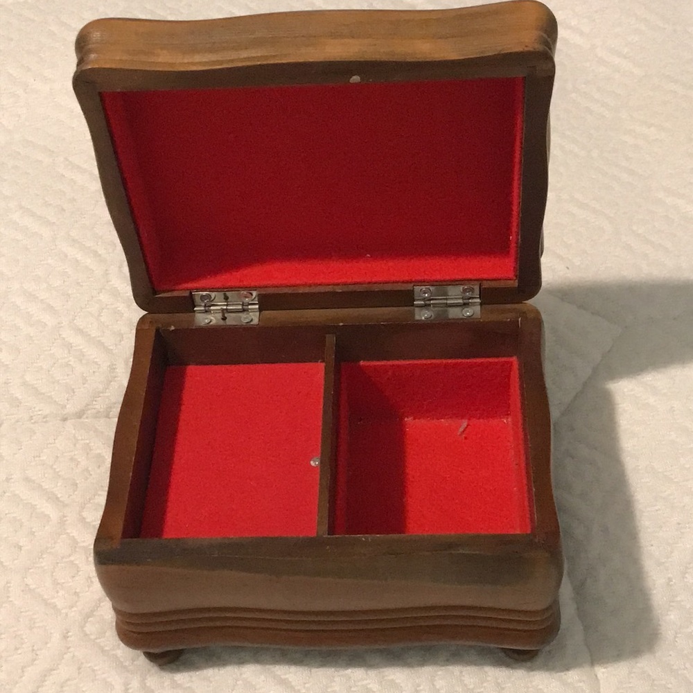 Jewelry Box plays “We’ve only just begun” - Picture 4 of 11
